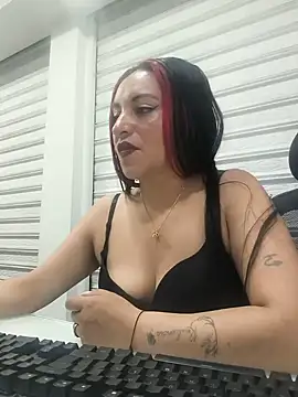 Snapshot of Alisson_Stonee chatting on May 17, 7:54 pm Alisson Stonee online show from May 17, 7:54 pm