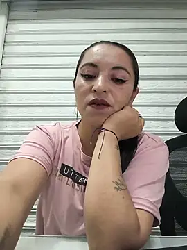 Snapshot of Alisson_Stonee chatting on June 17, 5:10 am Alisson Stonee online show from June 17, 5:10 am