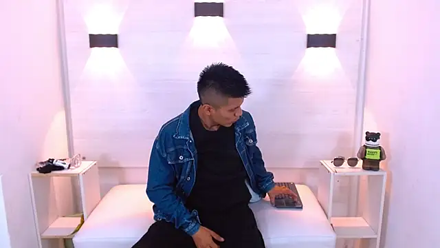 Snapshot of marcus_hans_ chatting on October 31, 7:26 pm marcus hans online show from October 31, 7:26 pm