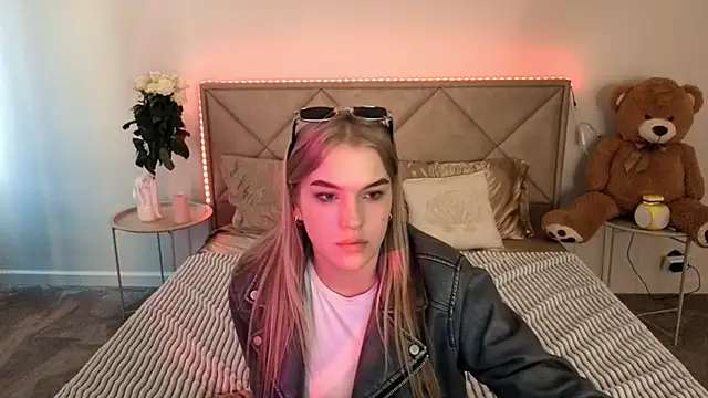 AlinaLiii online show from March 12, 1:28 pm