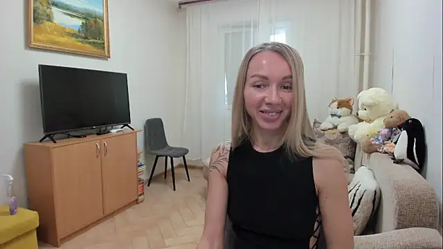 Snapshot of AlisiaCat chatting on April 18, 10:08 am AlisiaCat online show from April 18, 10:08 am