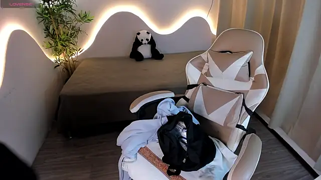 kehlannis  online show from November 5, 8:09 pm