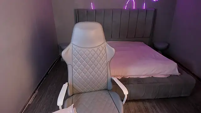 kehlannis  online show from March 27, 2:50 pm