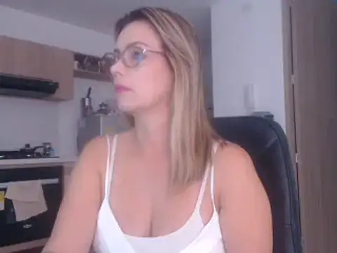 LovePaula online show from February 17, 12:16 pm