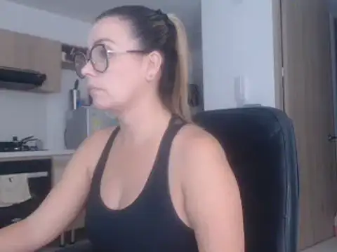 LovePaula online show from March 7, 3:08 am