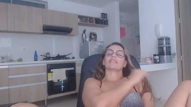 LovePaula online show from February 16, 12:45 pm