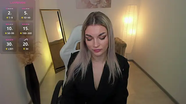Snapshot of Alice_Cutieee chatting on October 18, 10:27 am Alice Cutieee online show from October 18, 10:27 am