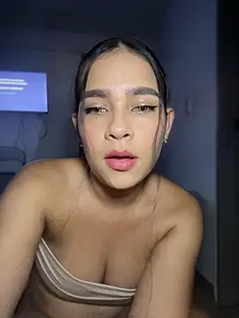 Snapshot of Valery_lux16 chatting on May 14, 11:22 pm Valery lux16 online show from May 14, 11:22 pm