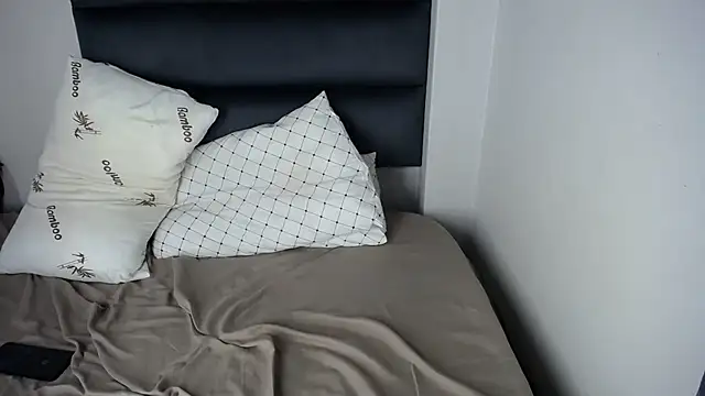 Juiceybileh online show from November 25, 9:26 pm