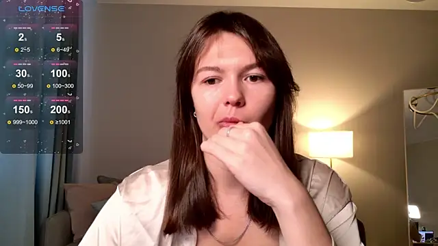Snapshot of EllaCanny chatting on May 6, 3:46 am EllaCanny online show from May 6, 3:46 am