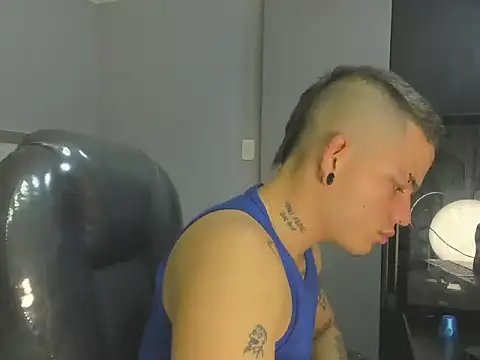 wildthor26 online show from October 4, 4:10 am