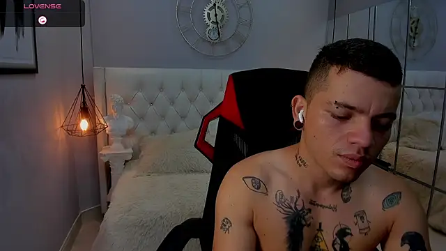 wildthor26 online show from October 13, 3:28 am