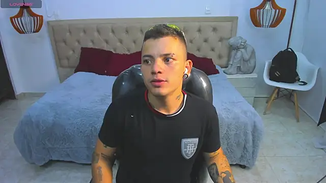 Snapshot of wildthor26 chatting on February 7, 3:32 am wildthor26 online show from February 7, 3:32 am