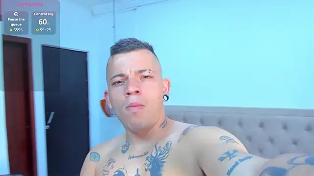 Snapshot of wildthor26 chatting on February 10, 4:27 am wildthor26 online show from February 10, 4:27 am