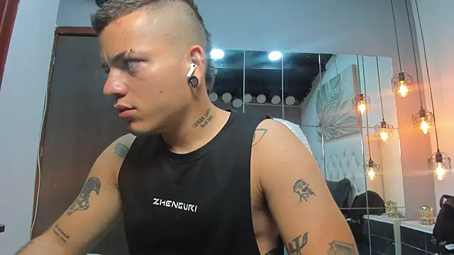 Snapshot of wildthor26 chatting on February 14, 4:42 am wildthor26 online show from February 14, 4:42 am