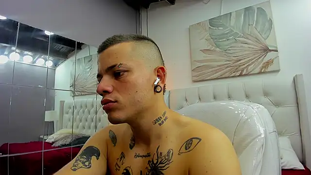 Snapshot of wildthor26 chatting on February 24, 4:32 am wildthor26 online show from February 24, 4:32 am