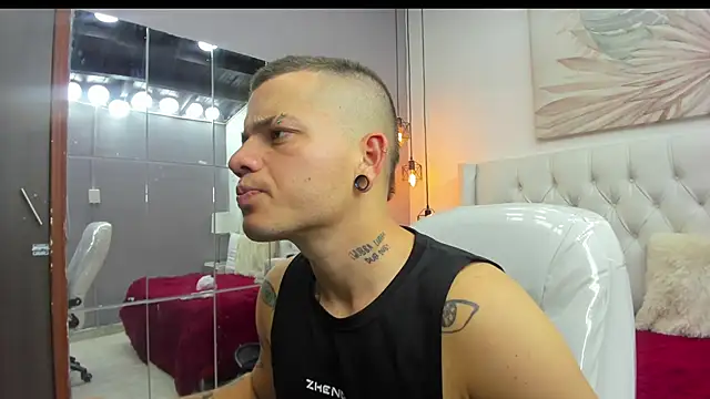 Snapshot of wildthor26 chatting on February 25, 5:39 am wildthor26 online show from February 25, 5:39 am