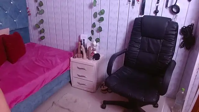 Kathaleyagrayyass online show from December 2, 1:55 am