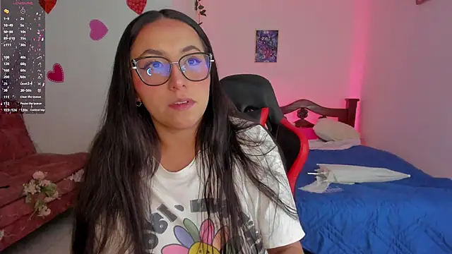 Snapshot of SophieLAmour chatting on October 4, 11:58 pm SophieLAmour online show from October 4, 11:58 pm