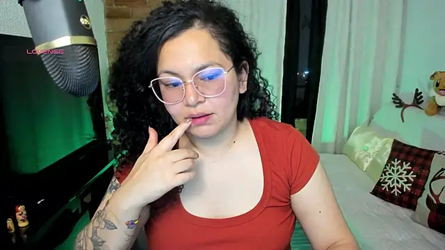 Chubby Licius online show from December 16, 1:21 am