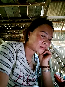 xuxulovezz online show from April 13, 6:52 am