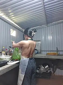 Helen-Tran online show from December 18, 5:35 am