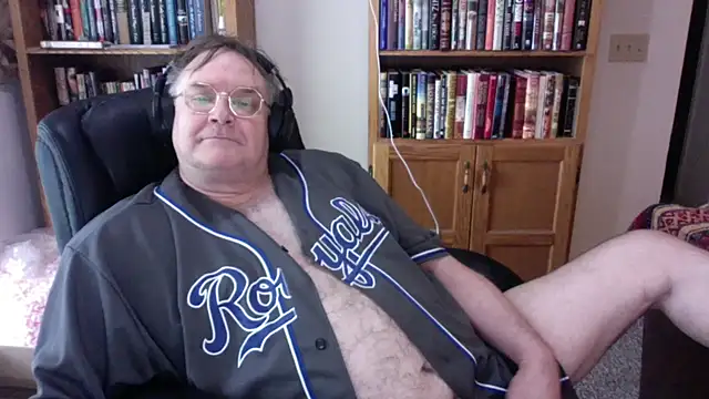 Vinyl22xh online show from June 3, 6:57 pm