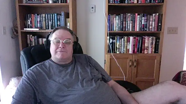 Vinyl22xh online show from June 6, 8:46 pm
