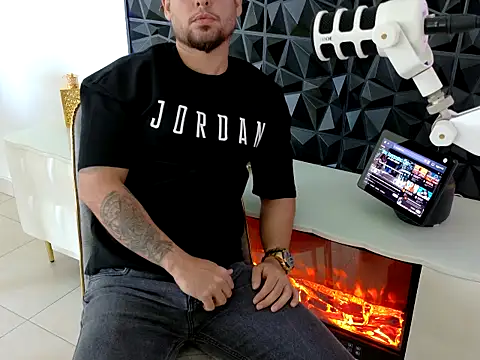 Snapshot of maximus888A chatting on October 21, 8:48 am maximus888A online show from October 21, 8:48 am