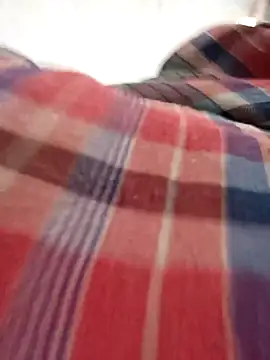 Snapshot of reya743 chatting on October 17, 2:15 am reya743 online show from October 17, 2:15 am