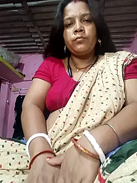 Snapshot of reya743 chatting on November 1, 12:01 am reya743 online show from November 1, 12:01 am