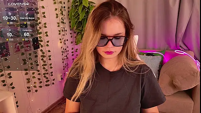 KellyHayden online show from November 22, 1:32 pm