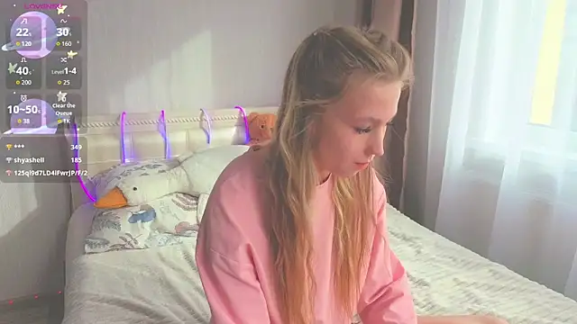 Snapshot of BarelyBliss chatting on October 10, 8:46 am BarelyBliss online show from October 10, 8:46 am