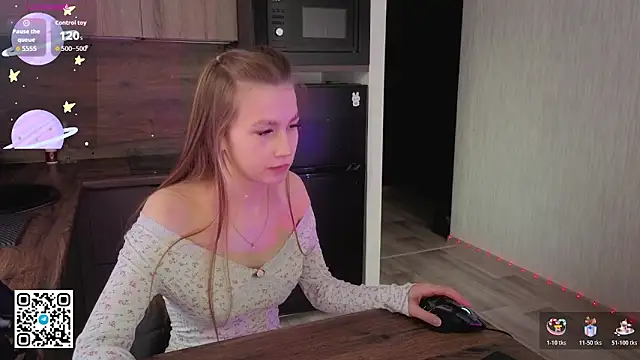 Snapshot of BarelyBliss chatting on October 20, 10:16 am BarelyBliss online show from October 20, 10:16 am