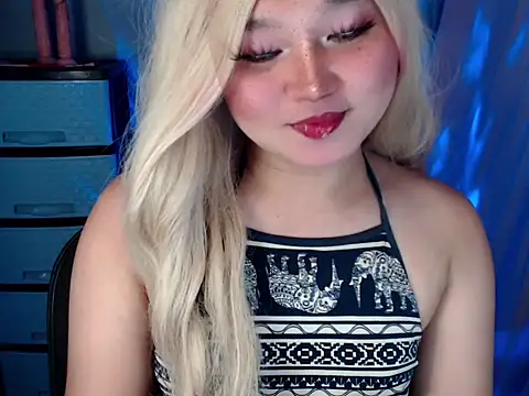 Snapshot of Eyes-on-me chatting on October 3, 5:32 pm Eyes-on-me online show from October 3, 5:32 pm