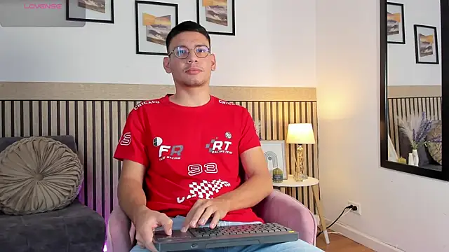 Snapshot of marcuswildx chatting on September 24, 10:13 pm marcuswildx online show from September 24, 10:13 pm