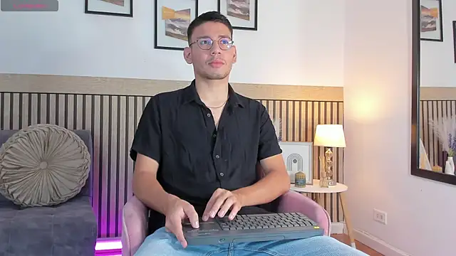 Snapshot of marcuswildx chatting on September 26, 5:50 pm marcuswildx online show from September 26, 5:50 pm