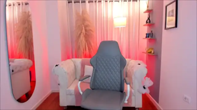 Snapshot of marcuswildx chatting on October 19, 3:23 pm marcuswildx online show from October 19, 3:23 pm