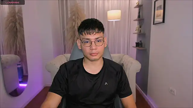 Snapshot of marcuswildx chatting on January 11, 11:26 am marcuswildx online show from January 11, 11:26 am