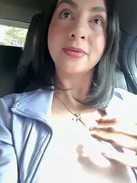 Snapshot of LlianneDiamond1 chatting on November 30, 3:05 pm LlianneDiamond1 online show from November 30, 3:05 pm