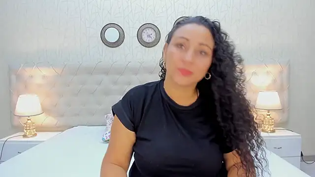 Snapshot of VaniaRose chatting on October 12, 1:43 pm VaniaRose online show from October 12, 1:43 pm