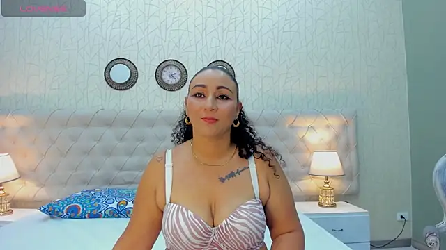 Snapshot of VaniaRose chatting on October 27, 8:13 pm VaniaRose online show from October 27, 8:13 pm