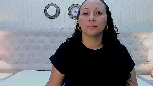 Snapshot of VaniaRose chatting on November 3, 2:51 pm VaniaRose online show from November 3, 2:51 pm