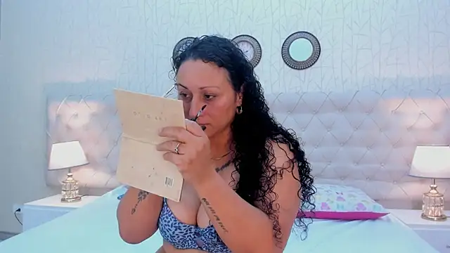 Snapshot of VaniaRose chatting on November 11, 1:22 pm VaniaRose online show from November 11, 1:22 pm