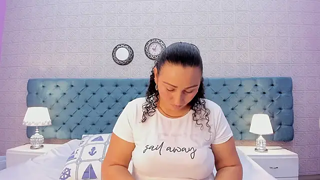 Snapshot of VaniaRose chatting on November 23, 7:24 pm VaniaRose online show from November 23, 7:24 pm