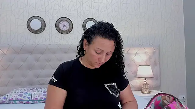 Snapshot of VaniaRose chatting on December 2, 1:17 pm VaniaRose online show from December 2, 1:17 pm