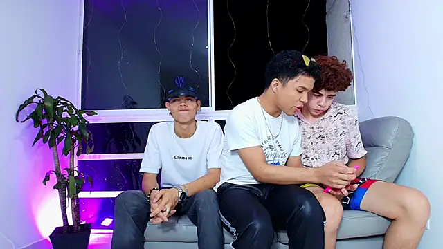 Snapshot of latin_naughty_boys chatting on October 15, 12:11 am latin naughty boys online show from October 15, 12:11 am