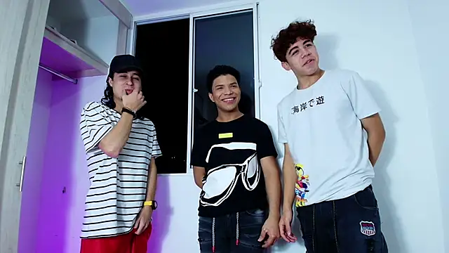 Snapshot of latin_naughty_boys chatting on October 21, 12:55 am latin naughty boys online show from October 21, 12:55 am