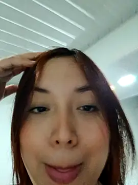 Snapshot of Daniasuarez chatting on October 8, 1:58 am Daniasuarez online show from October 8, 1:58 am