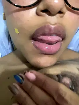 miiabrown18 online show from December 14, 11:42 pm